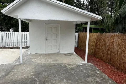 655 NW 2nd St, Florida City FL 33034