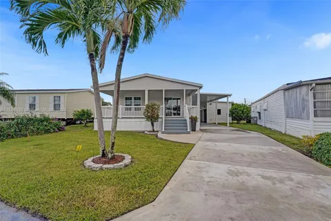 5700 Lakeshore Dr, Dania Beach FL 33312