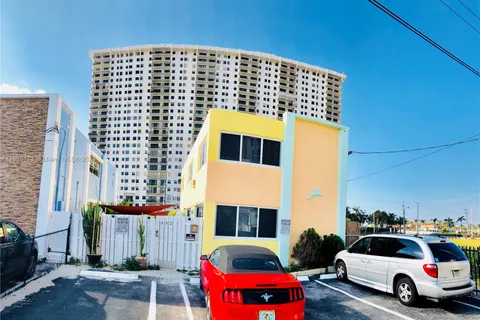 332 Georgia St, Hollywood FL 33019