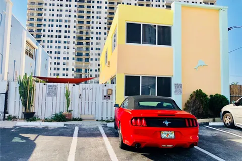 332 Georgia St, Hollywood FL 33019