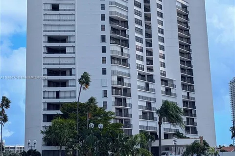 300 Three Islands Blvd # 109, Hallandale Beach FL 33009