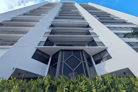 300 Three Islands Blvd # 109, Hallandale Beach FL 33009