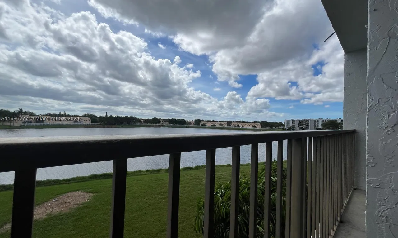 8560 N Sherman Cir # 305, Miramar FL 33025