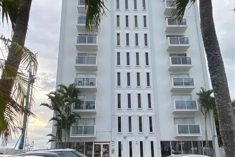 5313 SE Collins Ave # 310, Miami Beach FL 33140