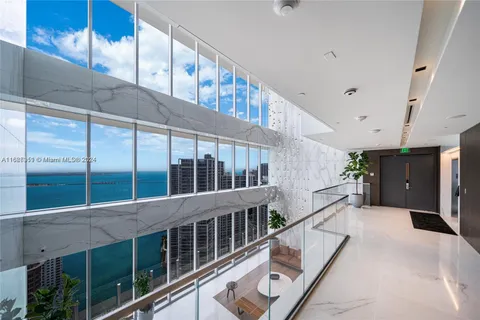 300 Biscayne Blvd # 2605, Miami FL 33131