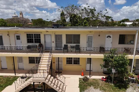 70 NW 77th St # 28, Miami FL 33150