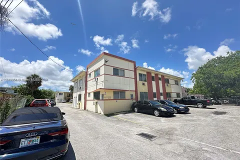 70 NW 77th St # 28, Miami FL 33150