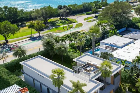 910 N Venetian dr, Miami Beach FL 33139