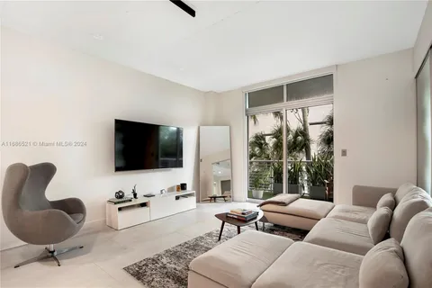 2001 Meridian Ave # 327, Miami Beach FL 33139