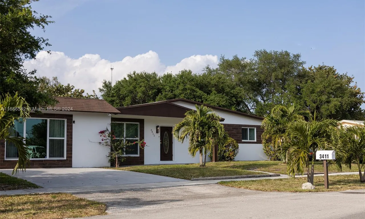 3411 SW 36th St, West Park FL 33023