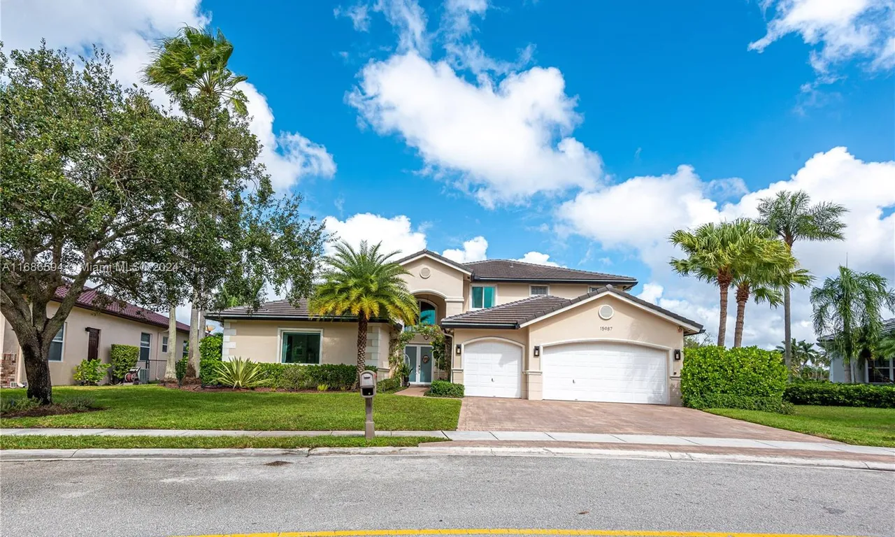 15987 SW 6th St, Pembroke Pines FL 33027