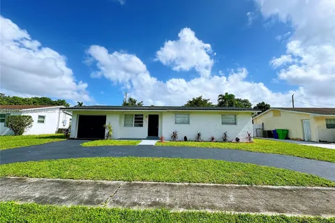 2420 NW 63rd Ter, Sunrise FL 33313