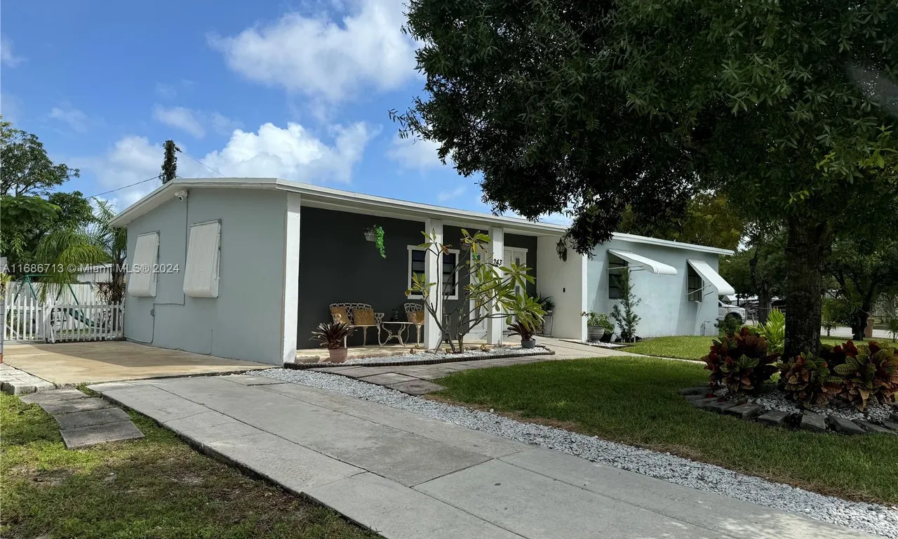 243 NE 41st St, Deerfield Beach FL 33064