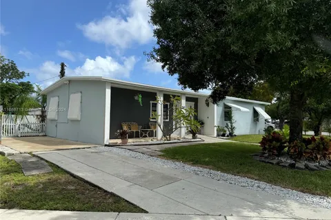 243 NE 41st St, Deerfield Beach FL 33064