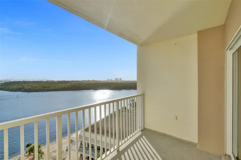 300 Bayview Dr # 902, Sunny Isles Beach FL 33160