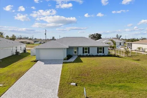 1904 NE 2nd PL, Cape Coral FL 33909