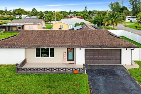 8104 NW 93rd Ter, Tamarac FL 33321