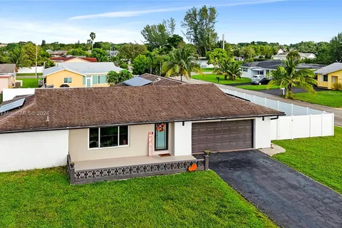 8104 NW 93rd Ter, Tamarac FL 33321