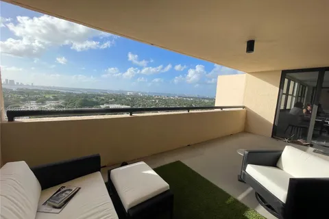 2555 Collins Ave, Miami Beach FL 33140