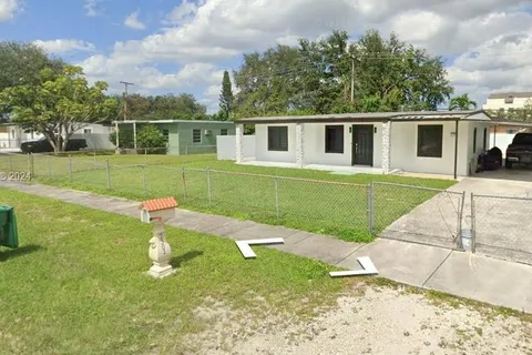 2301 NW 166th St, Miami Gardens FL 33054