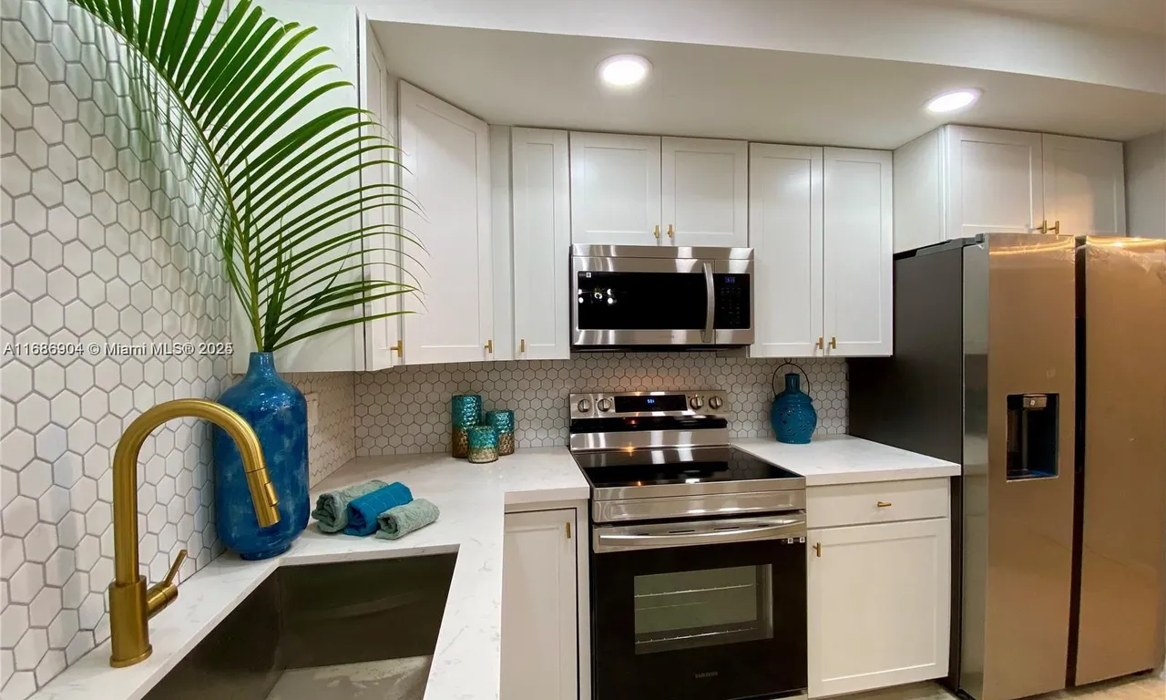 17190 SW 94th # 903, Palmetto Bay FL 33157