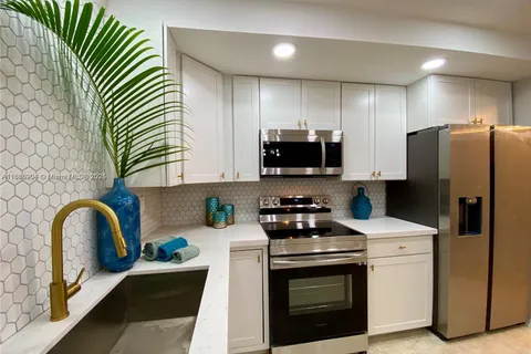 17190 SW 94th # 903, Palmetto Bay FL 33157