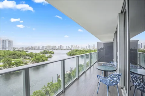 16385 Biscayne Blvd # 604, North Miami Beach FL 33160