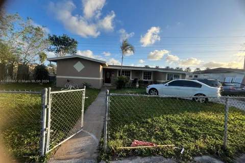 5070 SW 11th St, Plantation FL 33317