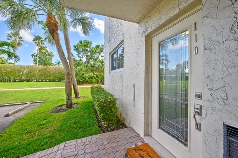 8940 S Hollybrook Blvd # 110, Pembroke Pines FL 33025