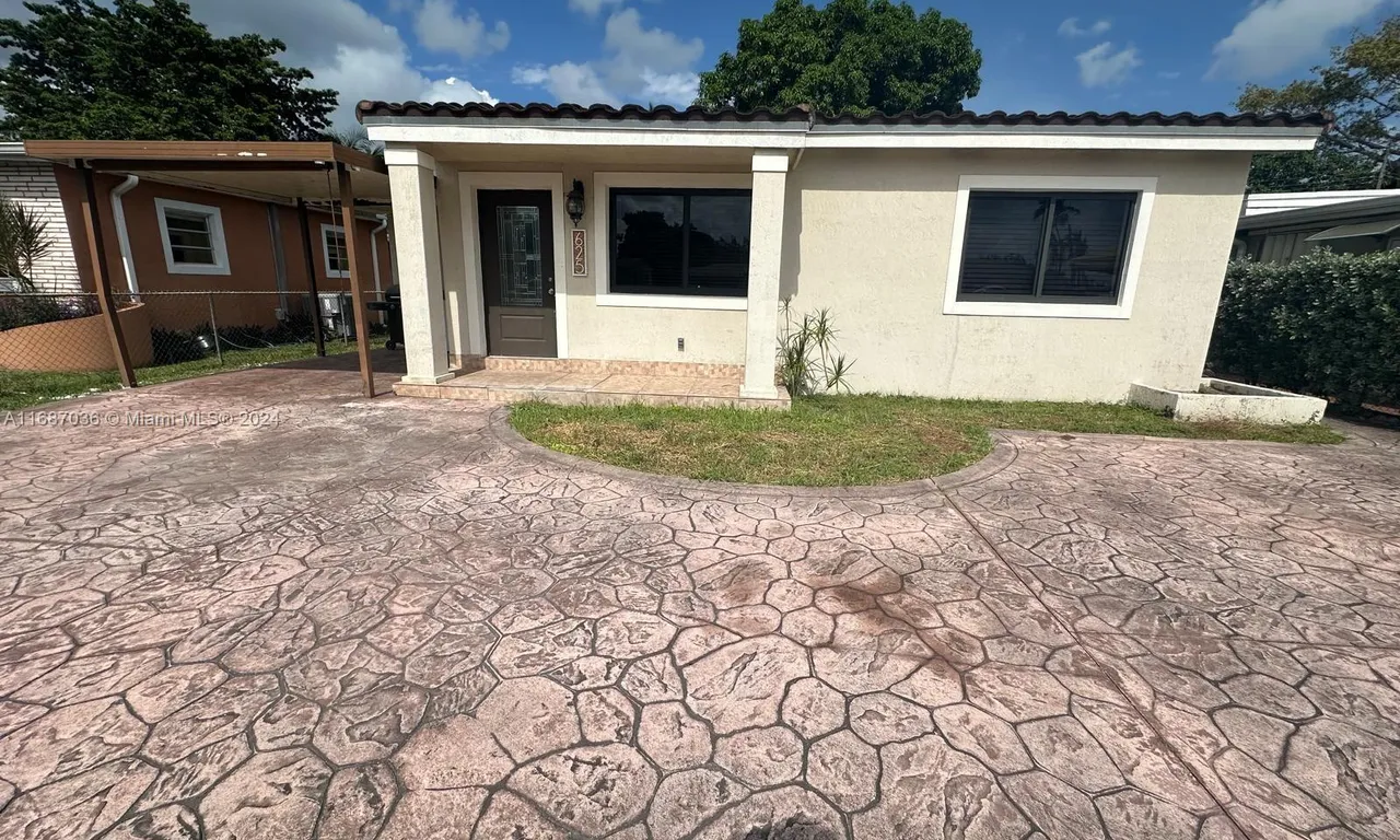 625 W 35th St, Hialeah FL 33012