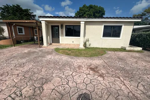 625 W 35th St, Hialeah FL 33012