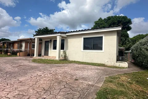 625 W 35th St, Hialeah FL 33012