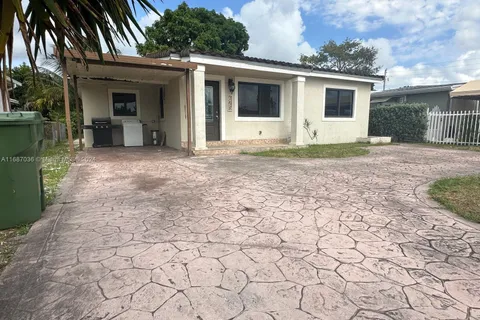 625 W 35th St, Hialeah FL 33012