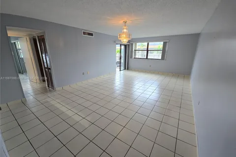 540 W Park Dr # 203, Miami FL 33172