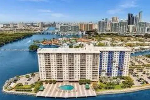 400 Kings Point Dr # 928, Sunny Isles Beach FL 33160