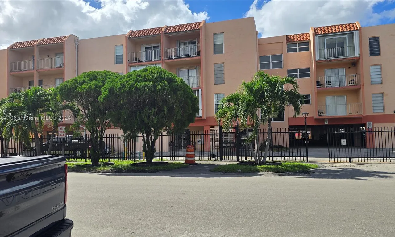 6190 W 19th Ave # 309, Hialeah FL 33012