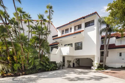 2000 S Bayshore Dr # 4, Coconut Grove FL 33133