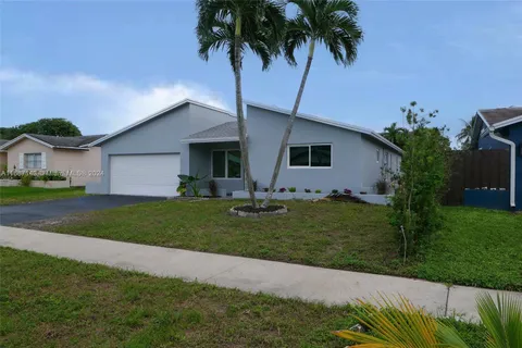 5810 NW 56th Pl, Tamarac FL 33319