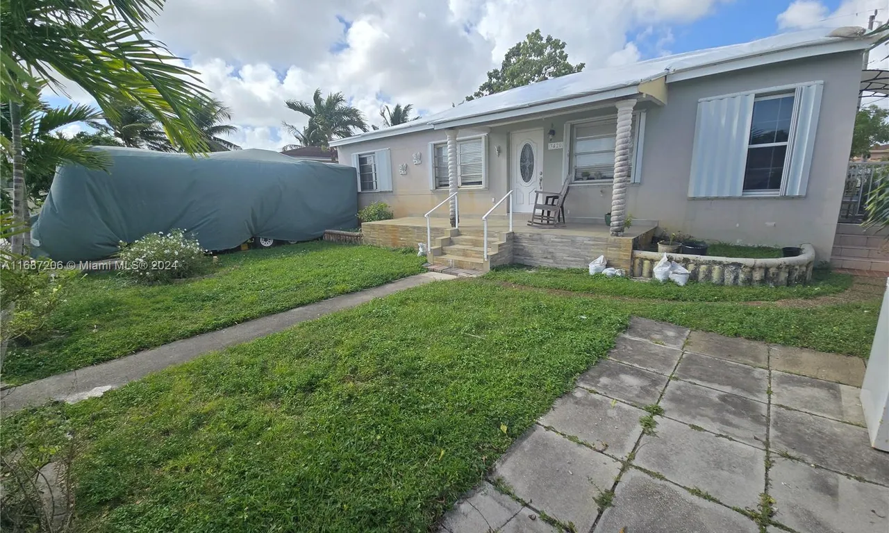 3420 E Palm Ct, Hialeah FL 33013