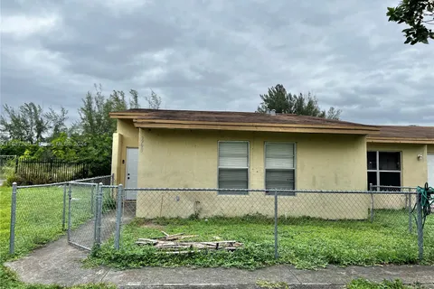 3793 NW 213th Ter, Miami Gardens FL 33055