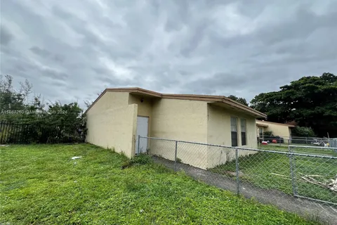 3793 NW 213th Ter, Miami Gardens FL 33055