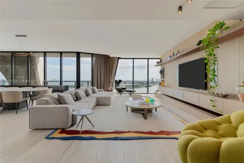 1000 Biscayne Blvd # 2702, Miami FL 33132