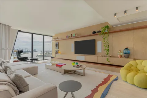 1000 Biscayne Blvd # 2702, Miami FL 33132