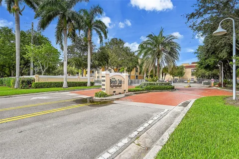 519 E Sheridan St # 106, Dania Beach FL 33004