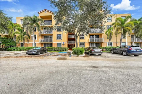 519 E Sheridan St # 106, Dania Beach FL 33004