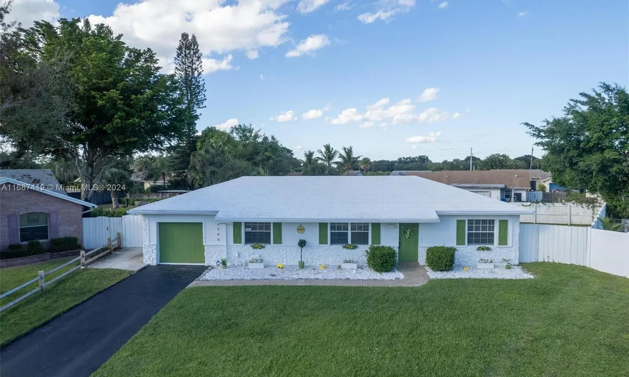 9140 Southampton Pl, Boca Raton FL 33434