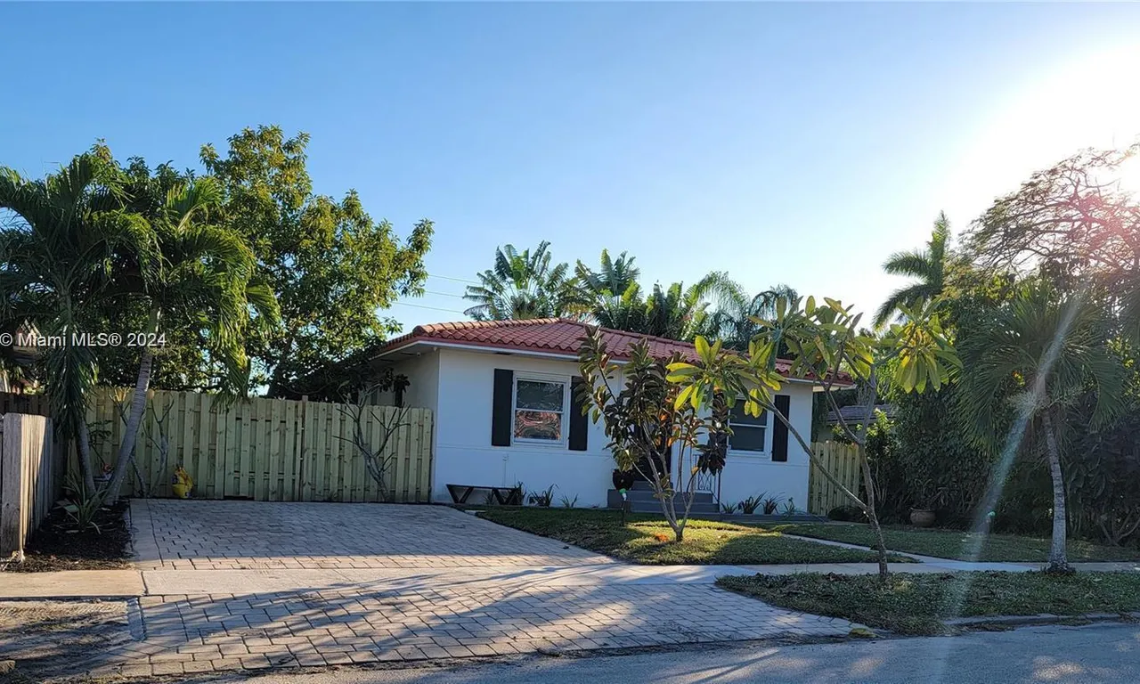 1534 Van Buren # F, Hollywood FL 33020