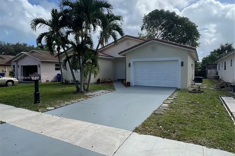 2516 Raleigh St, Hollywood FL 33020