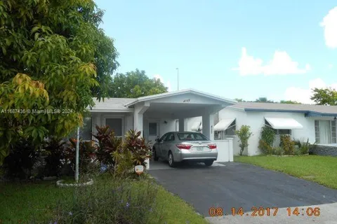 4177 NW 52nd Ave, Lauderdale Lakes FL 33319