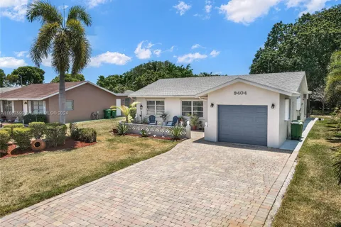 9404 NW 70th Pl, Tamarac FL 33321